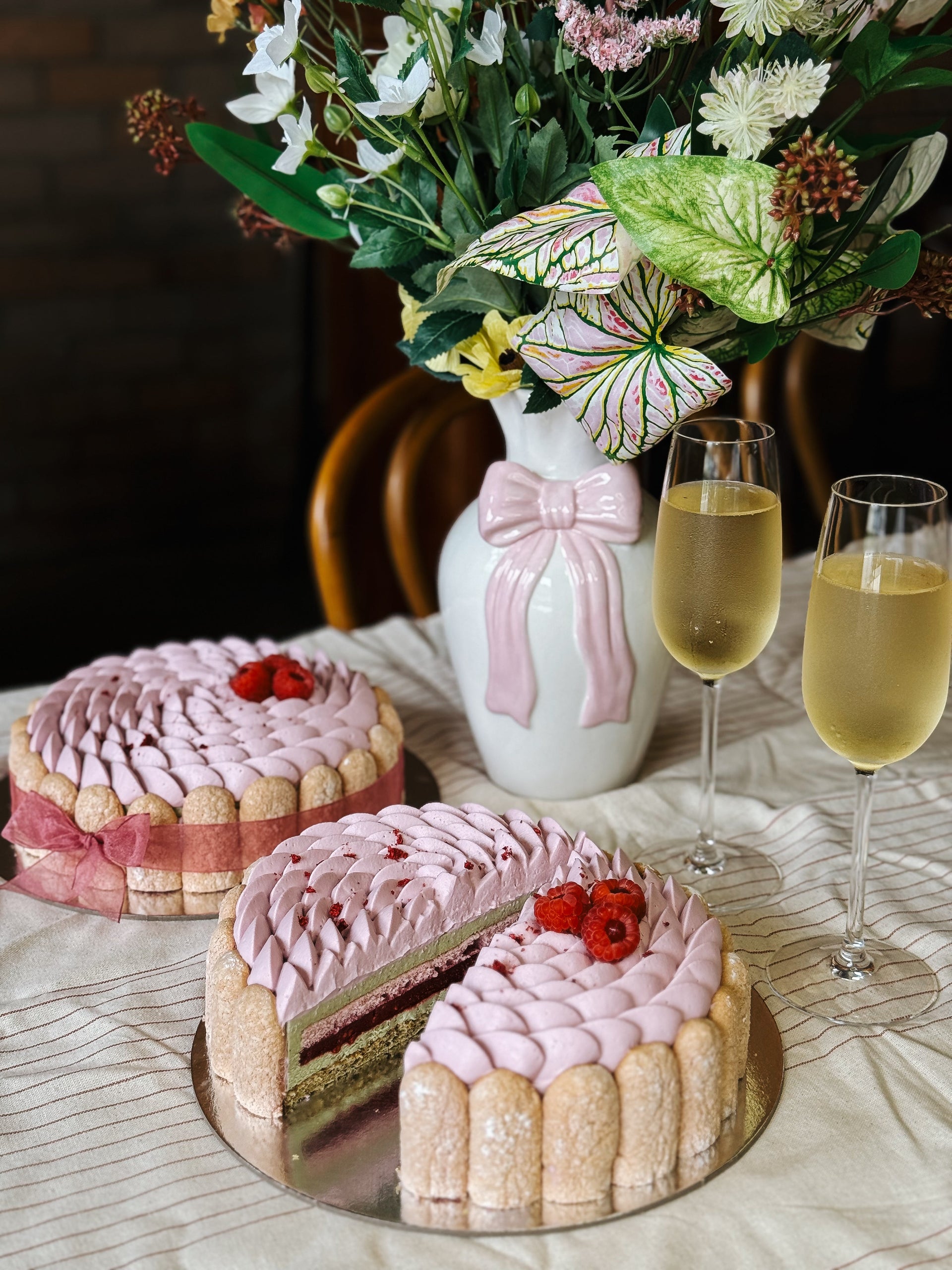 Pistachio & Raspberry Cake 8ppl All Products French Sweet French Sweet
